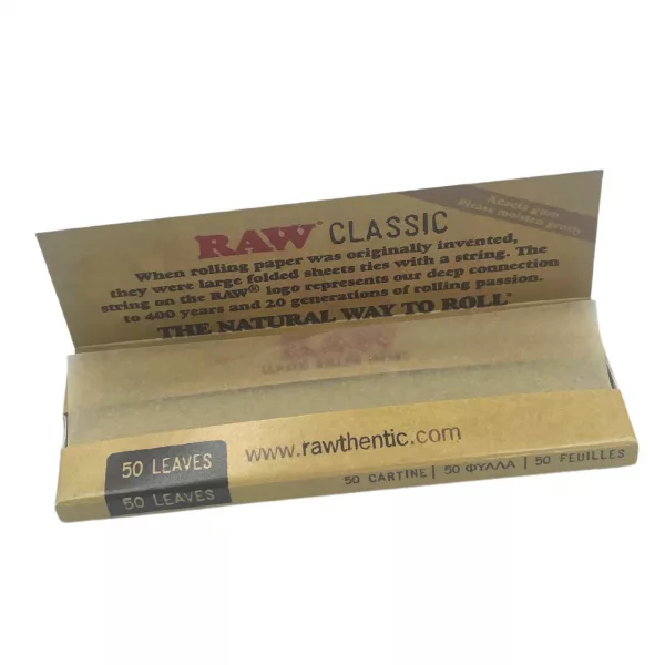 Pack mechero Clipper + Papel RAW + Grinder + Cono Cyclones Strawberry - Imagen 5